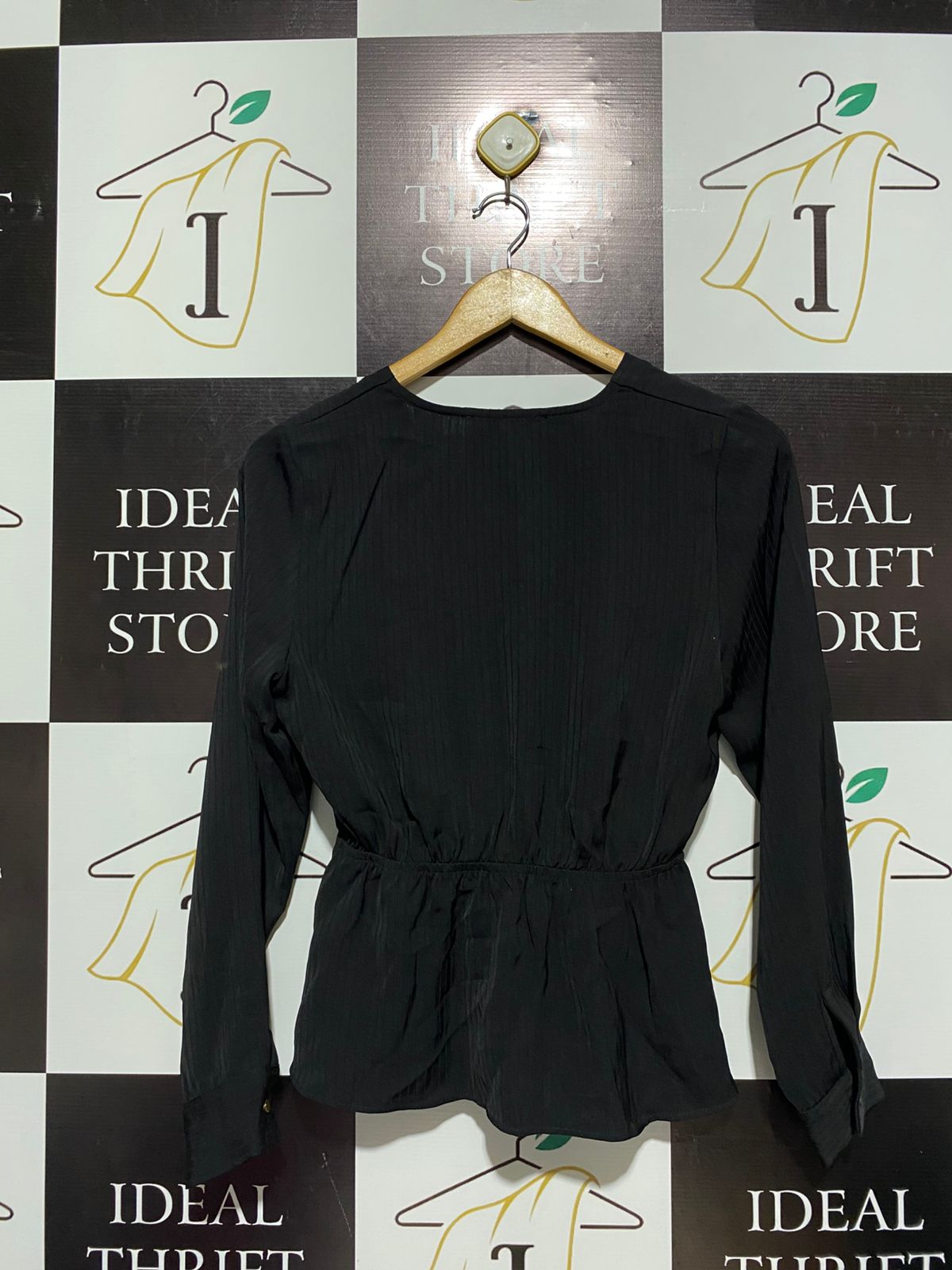 WHITE CLOSET |M| BUST 16| WOMEN'S TWIST-FRONT BLOUSE IN BLACK