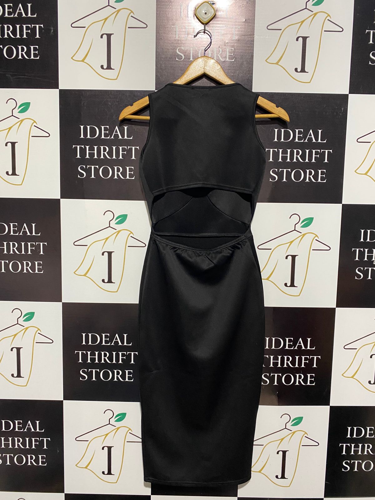 PRETTYLITTLE THING |M| BUST 14|  SLEEVELESS V-NECK BODYCON MIDI DRESS IN BLACK