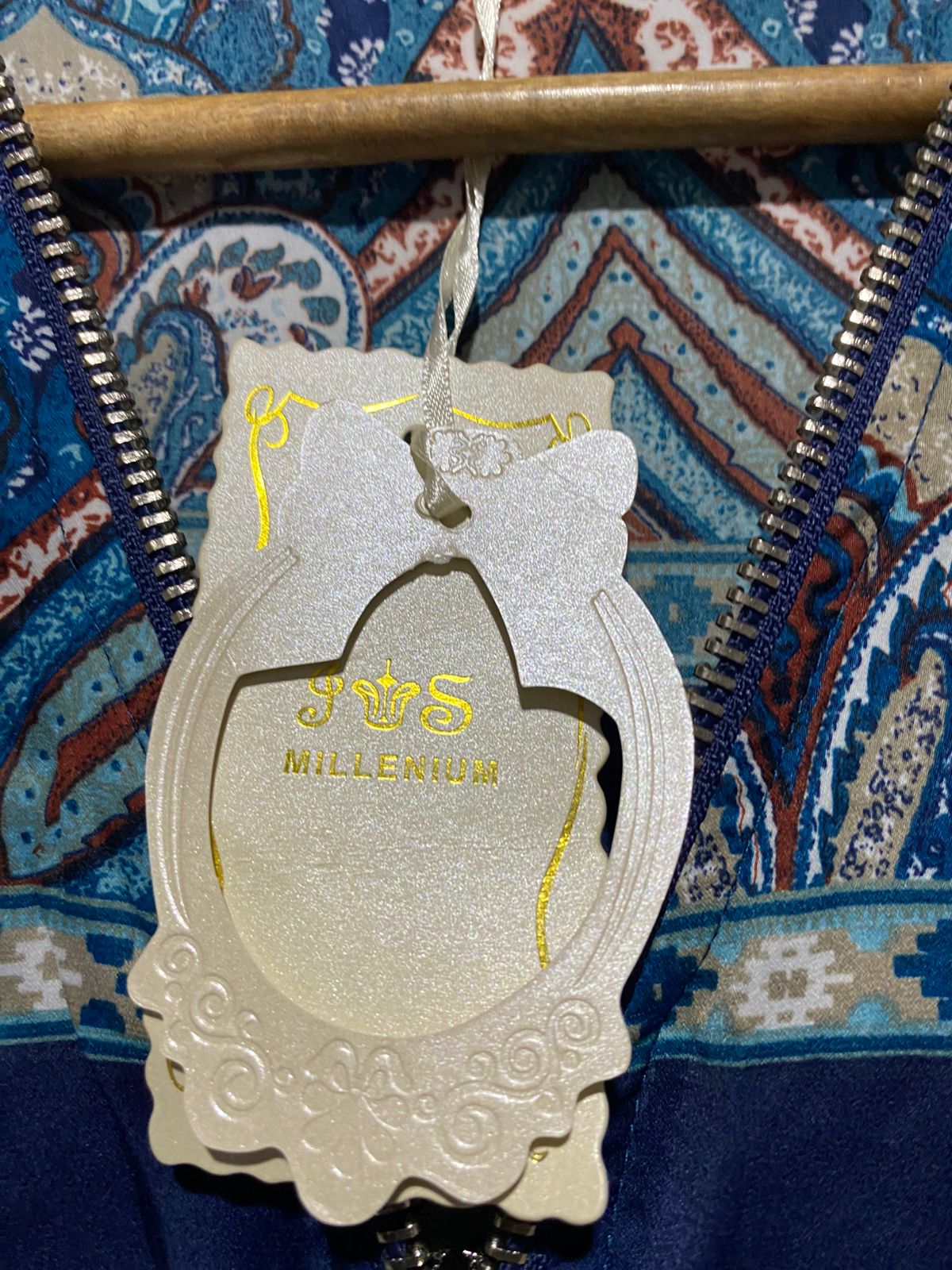 IS MILLENIUM |S| BUST 19| PAISLEY PRINT QUARTER-ZIP TUNIC BLOUSE