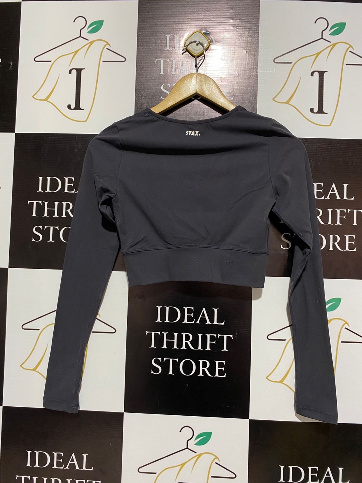 STAX |S| BUST 14| SLEEK CHARCOAL V-NECK LONG SLEEVE ACTIVE CROP TOP