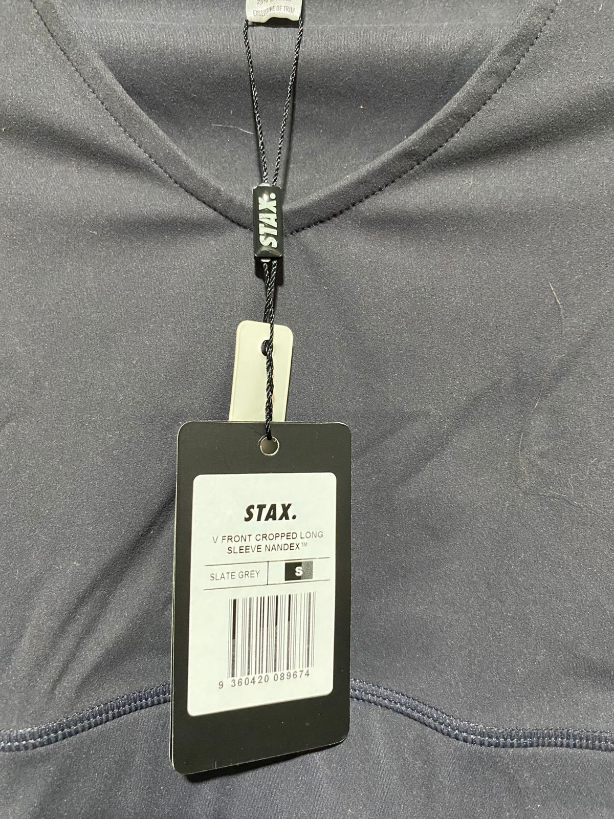 STAX |S| BUST 14| SLEEK CHARCOAL V-NECK LONG SLEEVE ACTIVE CROP TOP