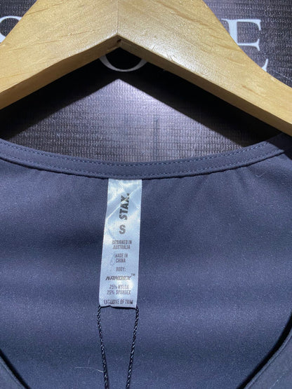 STAX |S| BUST 14| SLEEK CHARCOAL V-NECK LONG SLEEVE ACTIVE CROP TOP