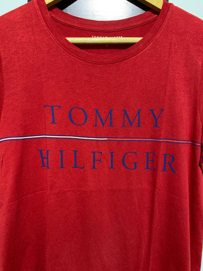 TOMMY HILFIGER |M| BUST 19| CLASSIC RED TOMMY HILFIGER LOGO GRAPHIC T-SHIRT