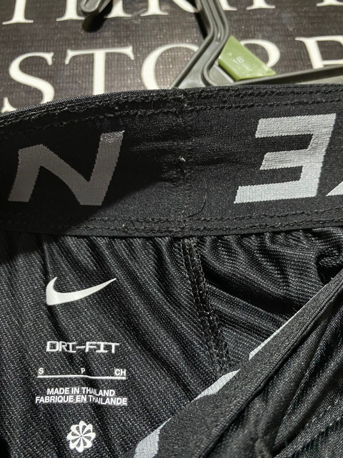NIKE |S| BUST 29| WOMEN'S CLASSIC BLACK PERFORMANCE RUNNING SHORTS