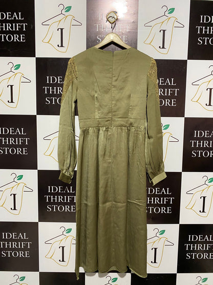 LITTLE MISTRESS |S| BUST 16| C6| ELEGANT OLIVE GREEN SATIN TWIST-FRONT MIDI DRESS WITH LACE SHOULDERS