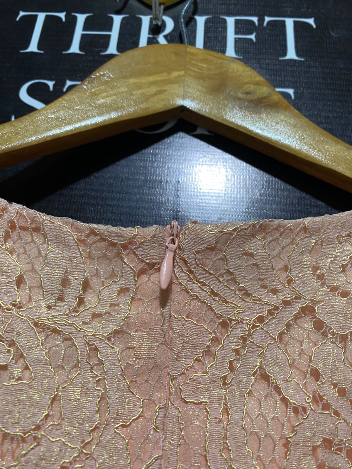 BOOHOO |L| BUST 17| C3| PEACH LACE BODICE MAXI DRESS WITH GOLD WAISTBAND
