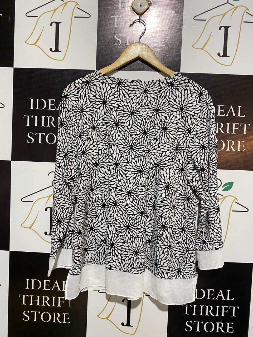 REGATTA |XL| BUST 23| C1 | BLACK AND WHITE FLORAL THREE-QUARTER SLEEVE TOP