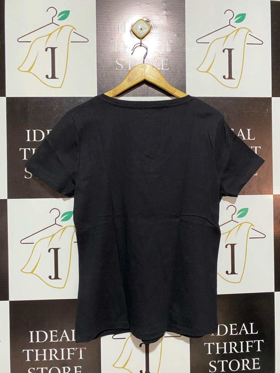 TOMMY HILFIGER |XL| BUST 20| B12| BLACK V-NECK LOGO T-SHIRT