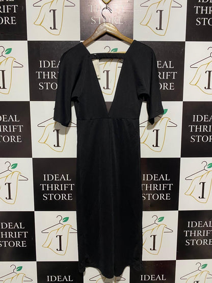 BOOHOO |M| BUST 14| DEEP V-NECK CUT-OUT BACK JUMPSUIT IN BLACK
