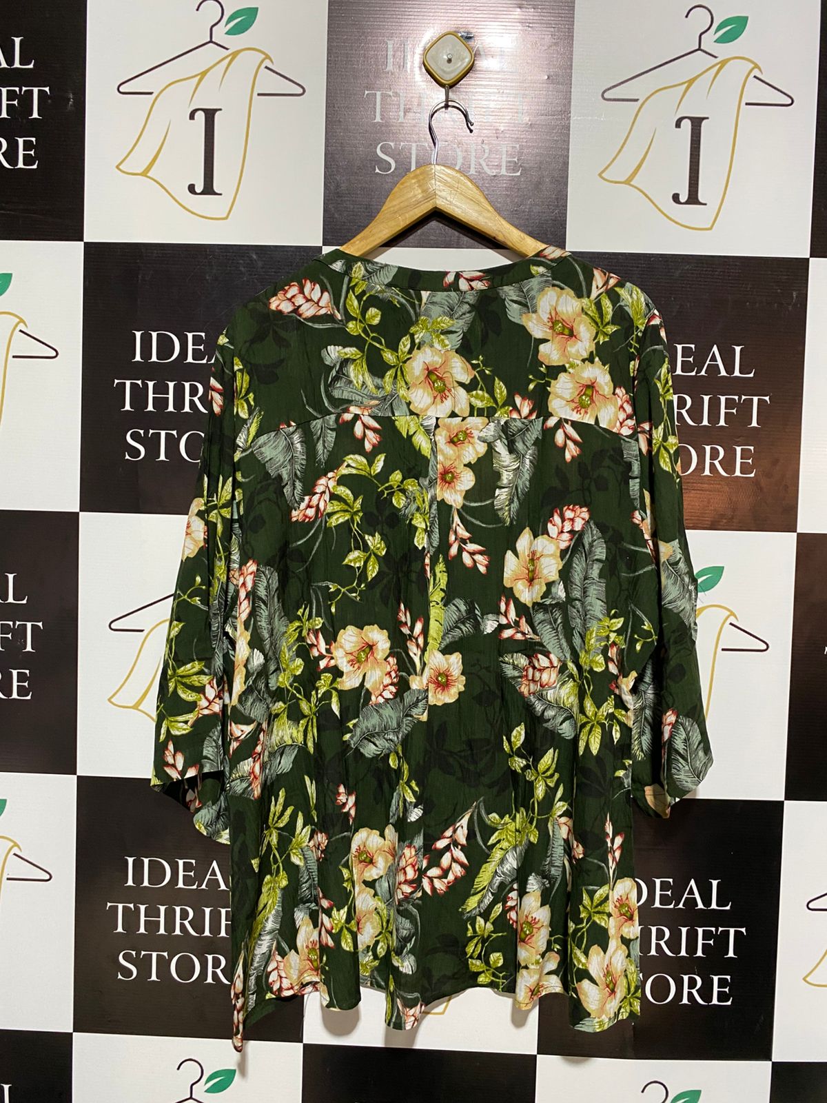 BEME |L| BUST 26| OLIVE GREEN TROPICAL FLORAL BUTTON-FRONT BLOUSE