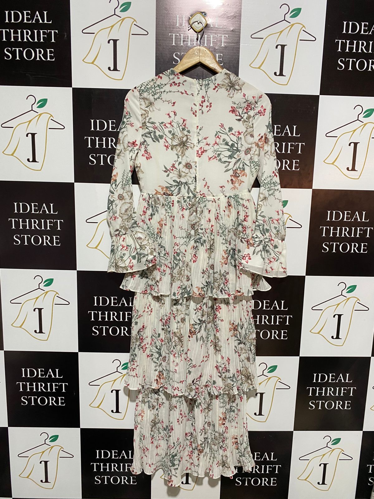 HIJAB HOUSE |M| BUST 16|C4|ELEGANT AND WHIMSICAL LONG-SLEEVE MAXI DRESS WITH DELICATE FLORAL PRINT AND TIERED PLEATED HEM