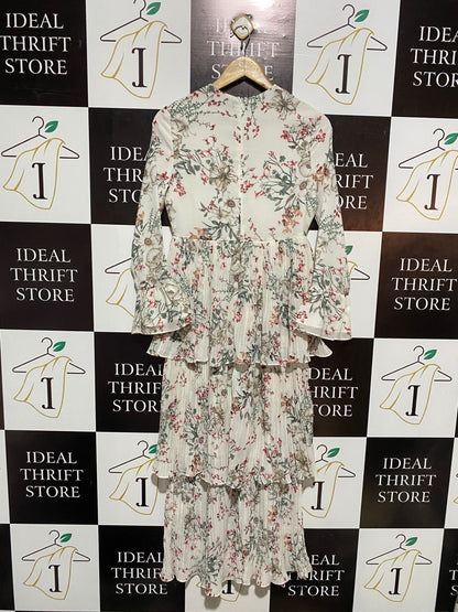 HIJAB HOUSE |M| BUST 16|C4|ELEGANT AND WHIMSICAL LONG-SLEEVE MAXI DRESS WITH DELICATE FLORAL PRINT AND TIERED PLEATED HEM