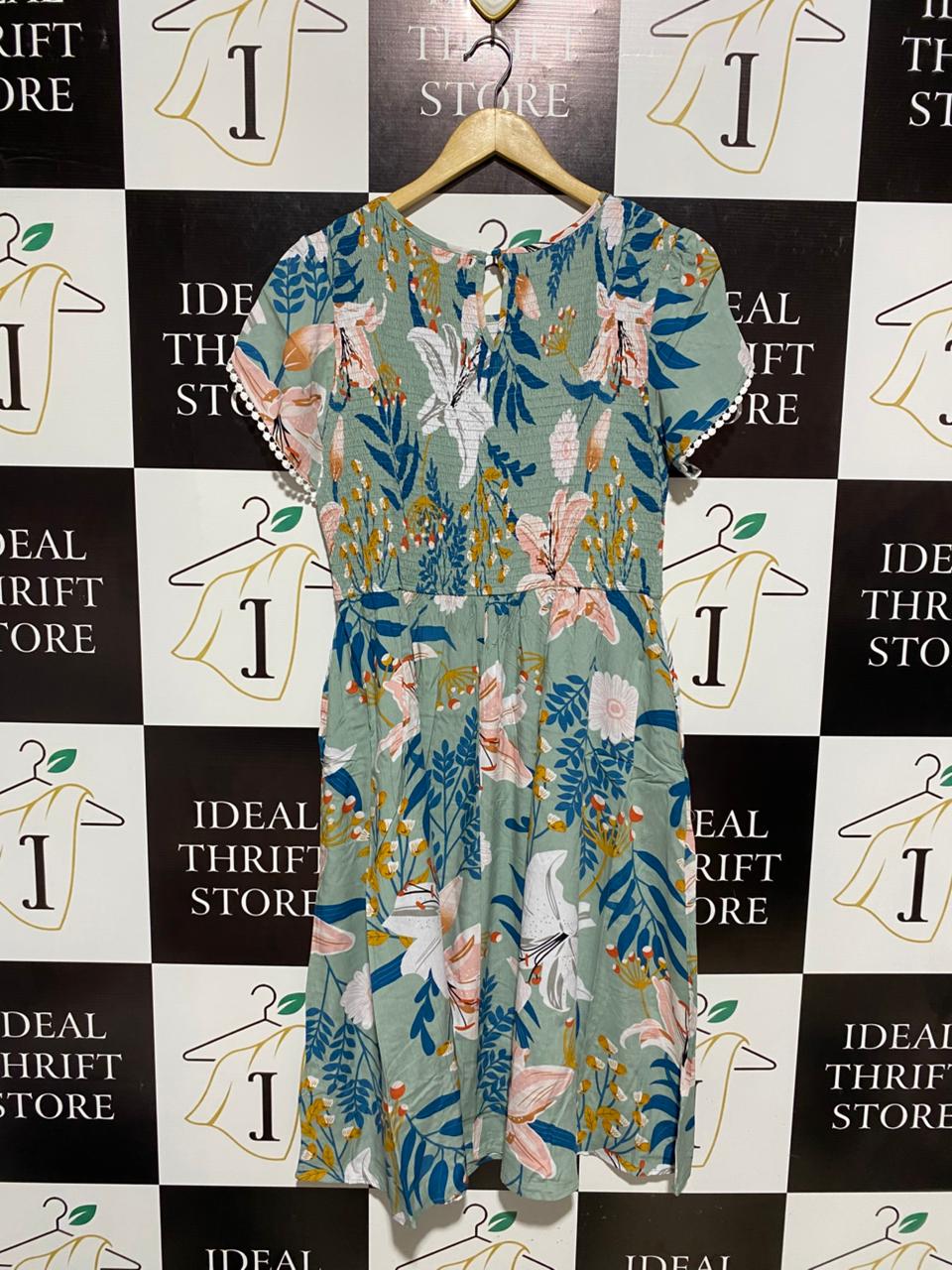CAROLINE MORGAN |L| BUST 17| C3| MIDI DRESS IN SAGE MULTI FLORAL