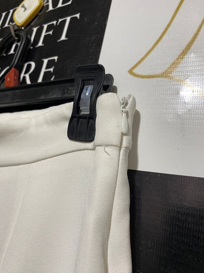SHOWPO |M| WAIST 28| CROSS POCKETS, BELT LOOPS, FRONT DART DETAILS HIGH-RISE WIDE-LEG PANT