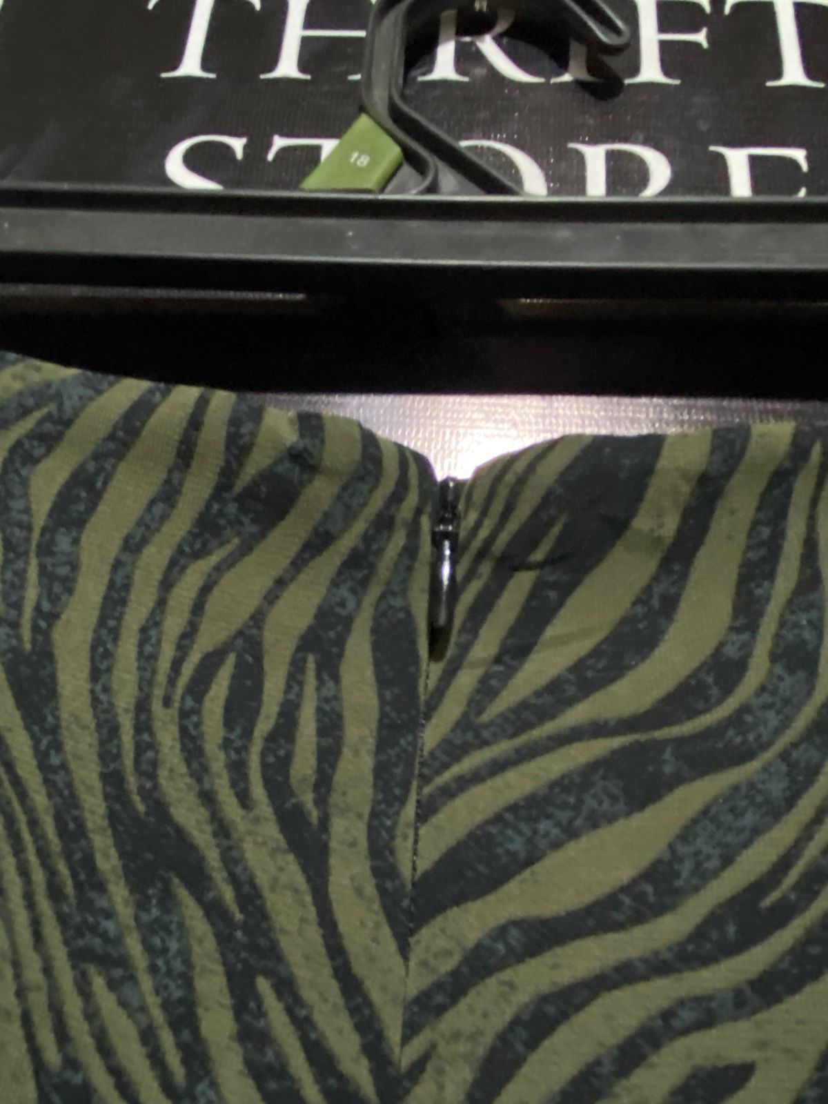 BARDOT |M| WAIST 26| SOPHISTICATED OLIVE AND BLACK MIDI SKIRT.