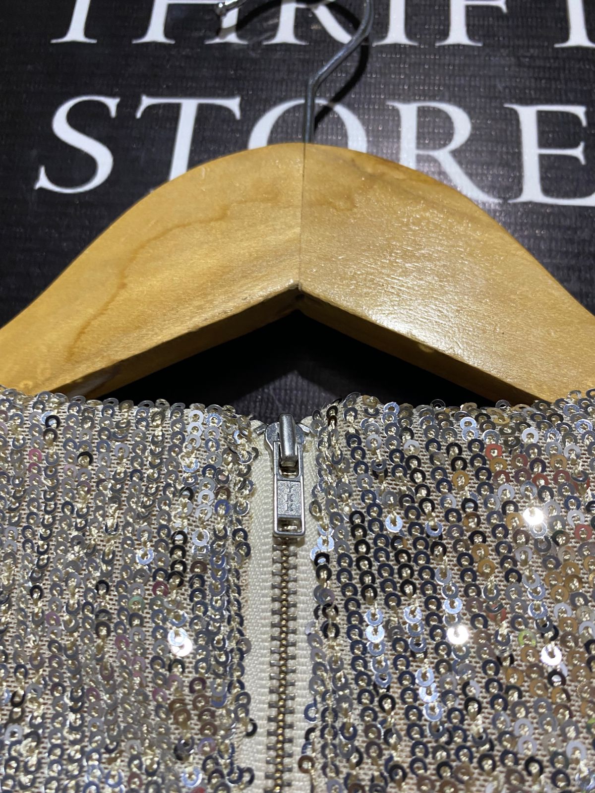 RUNAWAY |XS| BUST 15| GLAMOROUS CHAMPAGNE GOLD SEQUIN MINI DRESS WITH PLUNGING V-NECK
