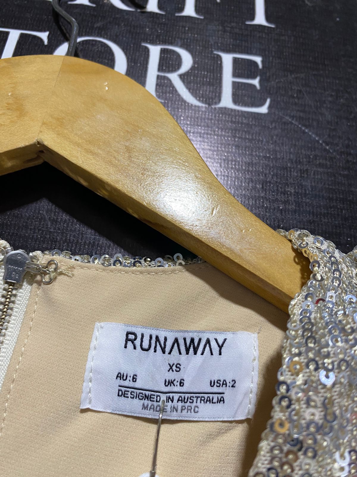 RUNAWAY |XS| BUST 15| GLAMOROUS CHAMPAGNE GOLD SEQUIN MINI DRESS WITH PLUNGING V-NECK