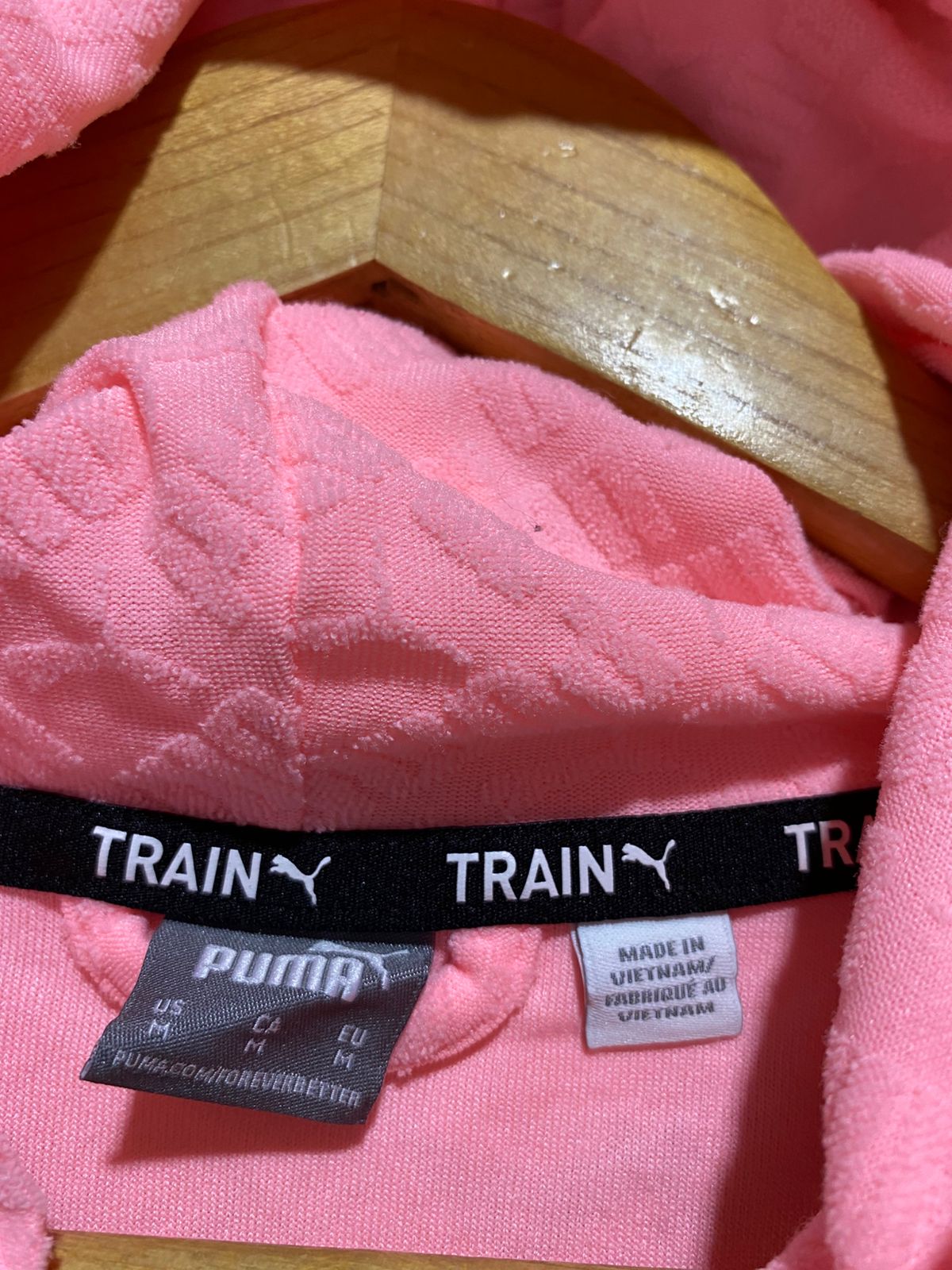 PUMA |M| BUST 21| WOMEN'S CORAL PINK FULL-ZIP TEXTURED TRAINING HOODIE