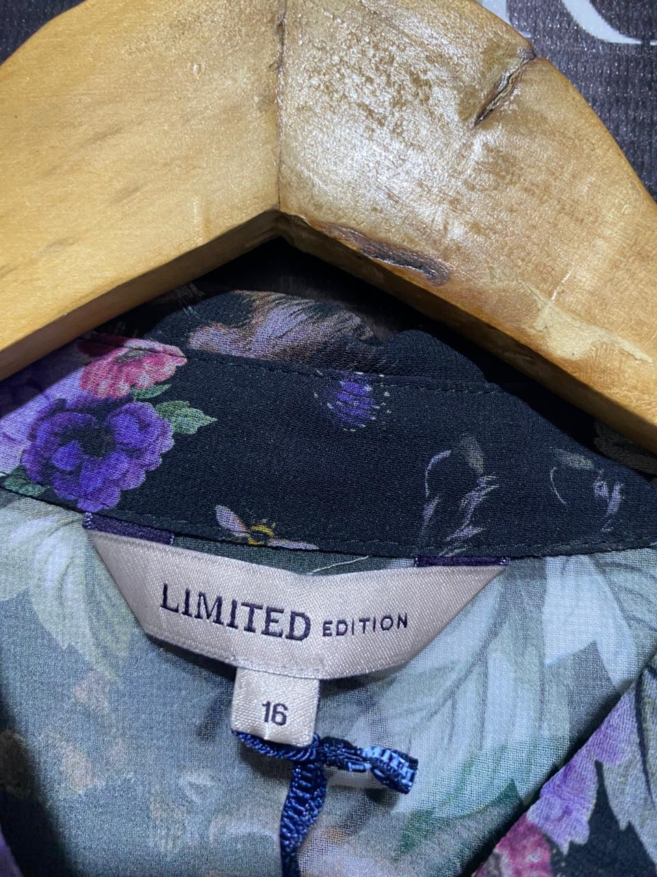 M&S LIMITED EDITION FLORAL & ANIMAL WHIMSY BLOUSE |L| BUST 22|
