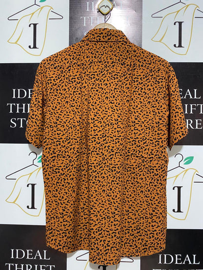 MOTONETA |M| BUST 20| BOLD LEOPARD PRINT SHORT-SLEEVE BUTTON-DOWN