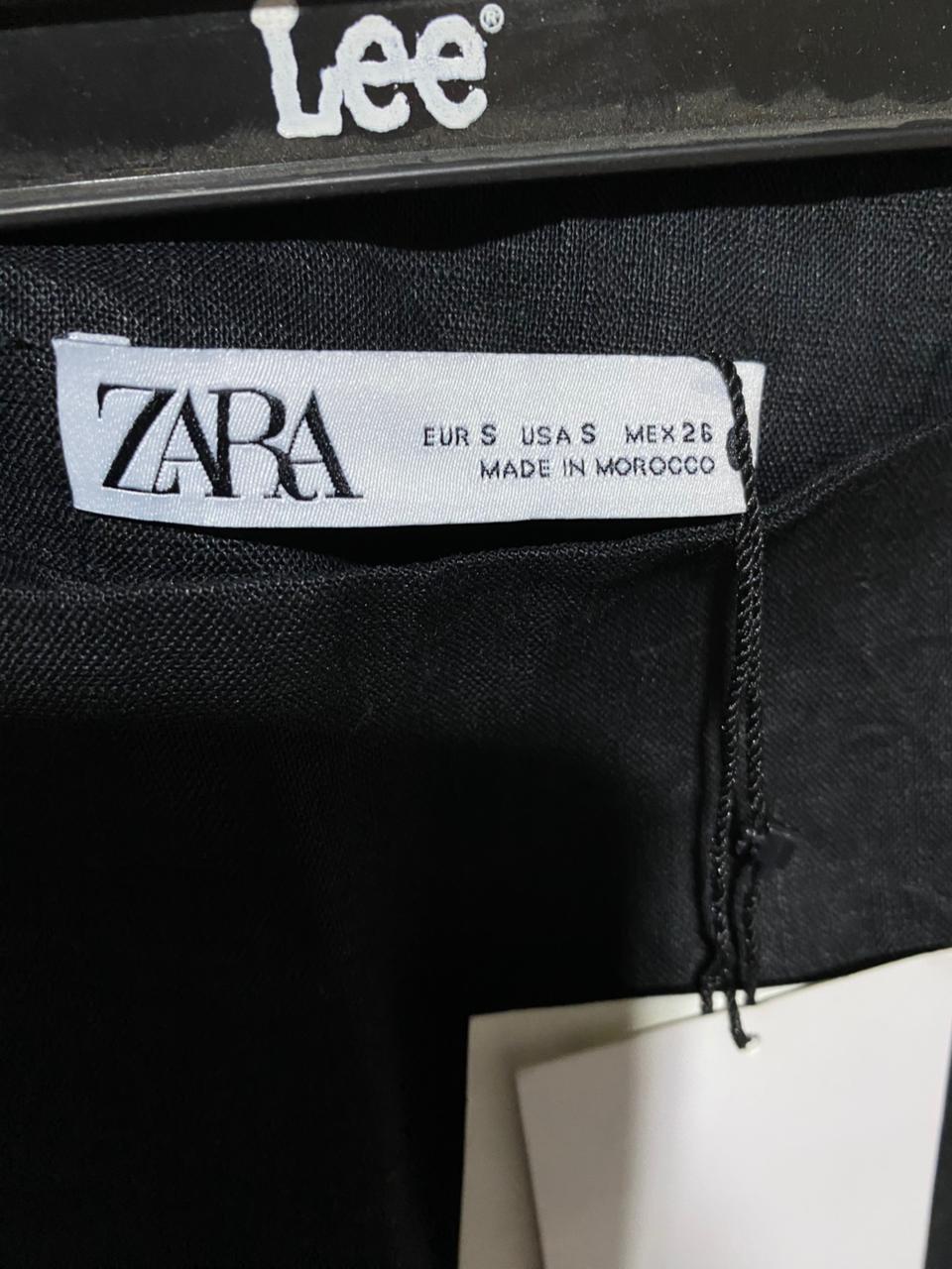 ZARA |L| WAIST 30| A STRIKING AND MODERN MID-LENGTH BLACK SKIRT FEATURING A DRAMATIC
