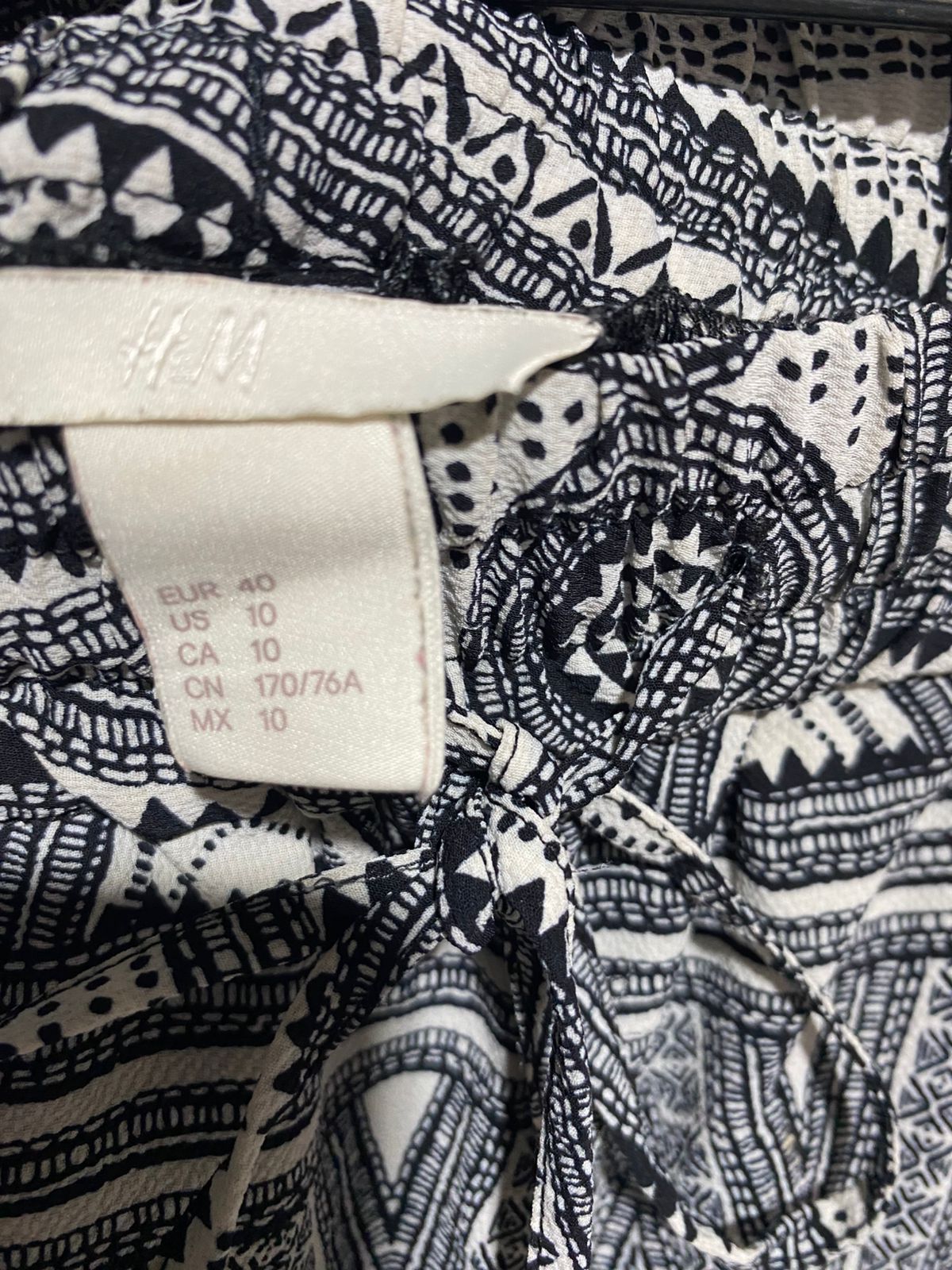 H&M |L| WAIST 30| WOMEN’S BLACK AND WHITE GEOMETRIC PRINT PALAZZO PANTS - BOHO WIDE-LEG TROUSERS WITH TASSEL DETAIL