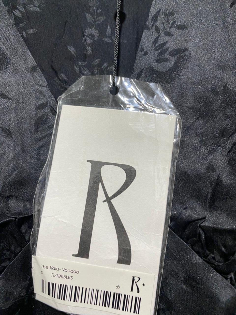 REALISATION |S| BUST 17| BLACK SATIN JACQUARD BLOUSE – ELEGANT V-NECK CROPPED TOP WITH BUTTON FRONT