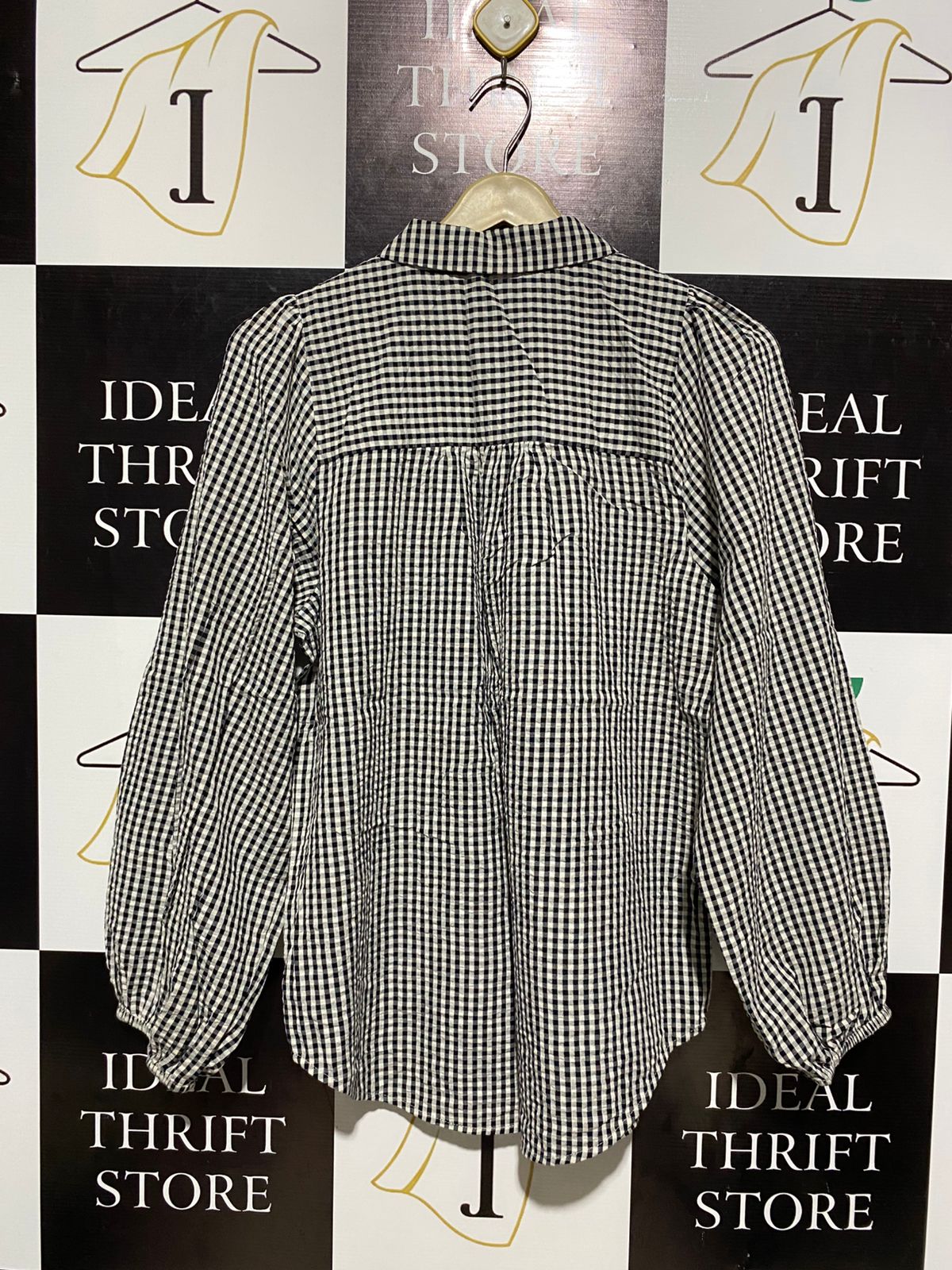 SPORTS GIRL |M| BUST 19| CLASSIC BLACK AND WHITE GINGHAM BUTTON-DOWN BLOUSE – ELEGANT PUFF-SLEEVE TOP WITH CURVED HEM