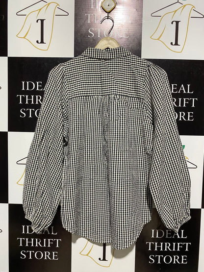 SPORTS GIRL |M| BUST 19| CLASSIC BLACK AND WHITE GINGHAM BUTTON-DOWN BLOUSE – ELEGANT PUFF-SLEEVE TOP WITH CURVED HEM