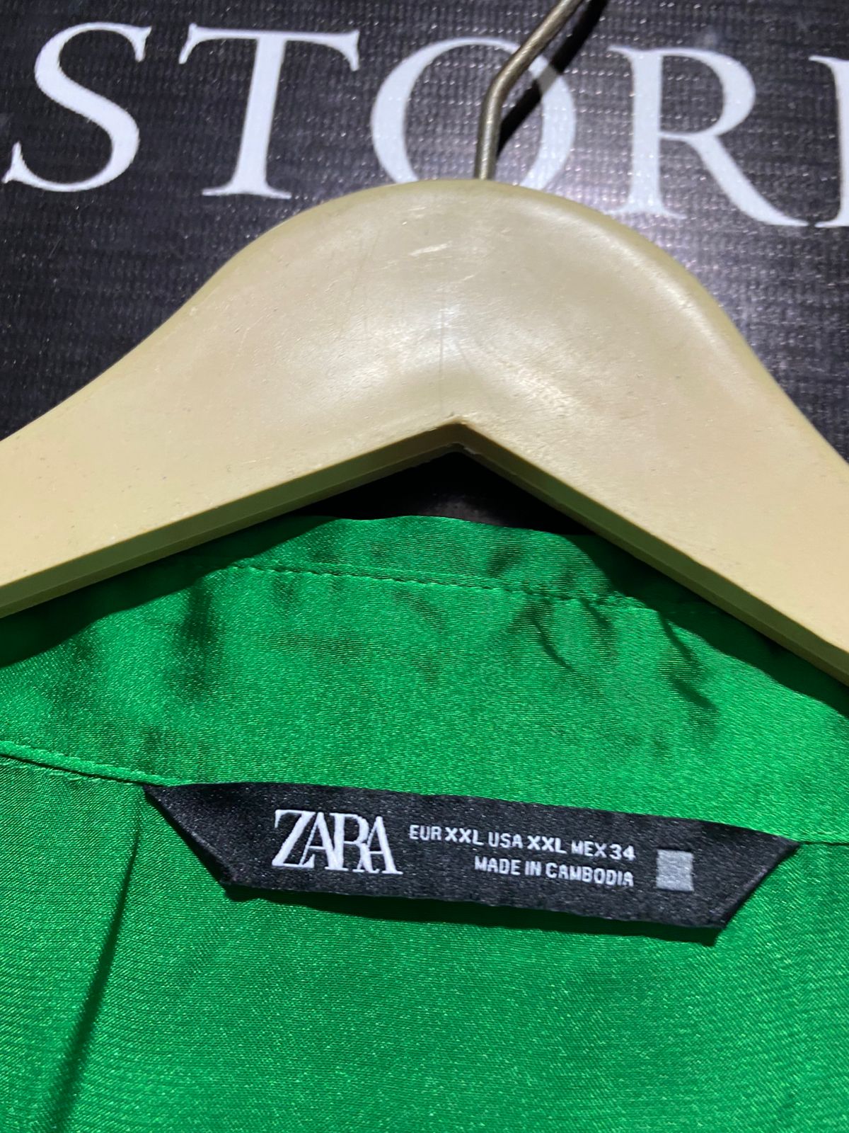 ZARA |XXL| B12| VIBRANT EMERALD GREEN SATIN BUTTON-UP SHIRT - LUXE OVERSIZED SILK-LOOK BLOUSE