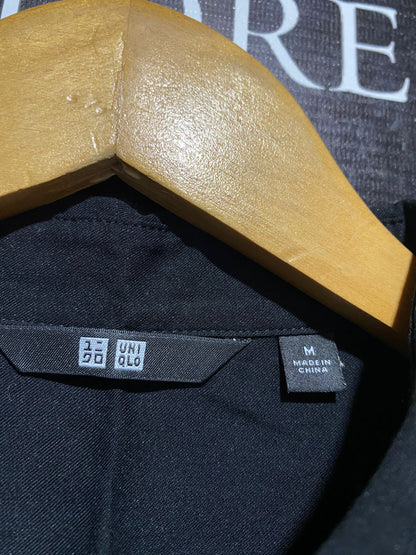 UNIQLO |M| BUST 20| SLEEK MINIMALIST BLACK BUTTON-DOWN SHIRT
