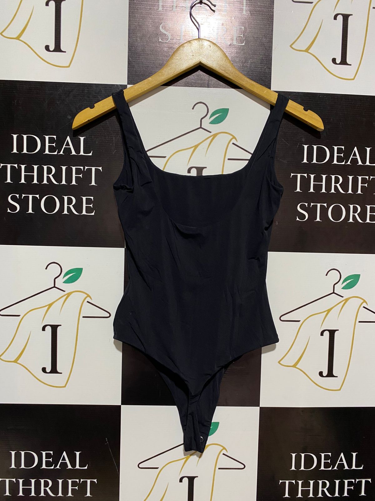 STYLE RUNNER |S| BUST 13| SLEEK BLACK SCOOP NECK BODYSUIT