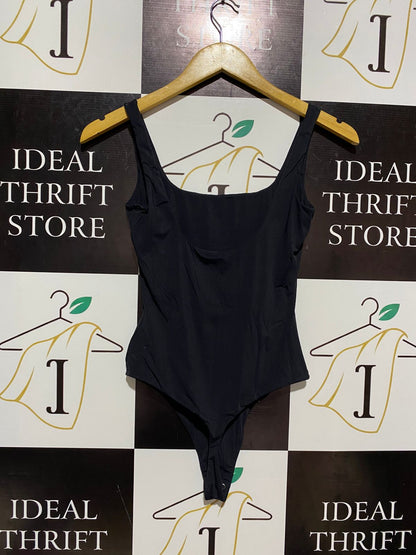 STYLE RUNNER |S| BUST 13| SLEEK BLACK SCOOP NECK BODYSUIT