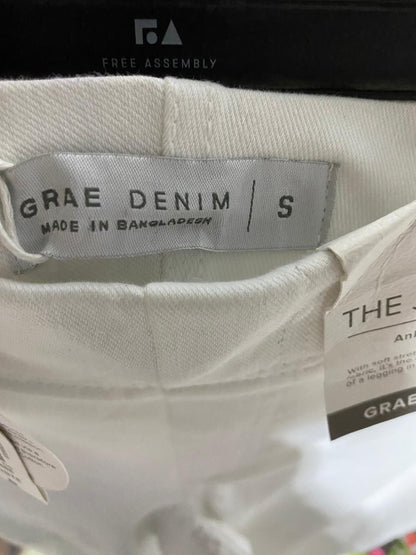 GRAE DENIM |L| WAIST 30| B11| SLEEK WHITE FORM-FITTING PANTS WITH COMFORT STRETCH AND POLISHED FINISH