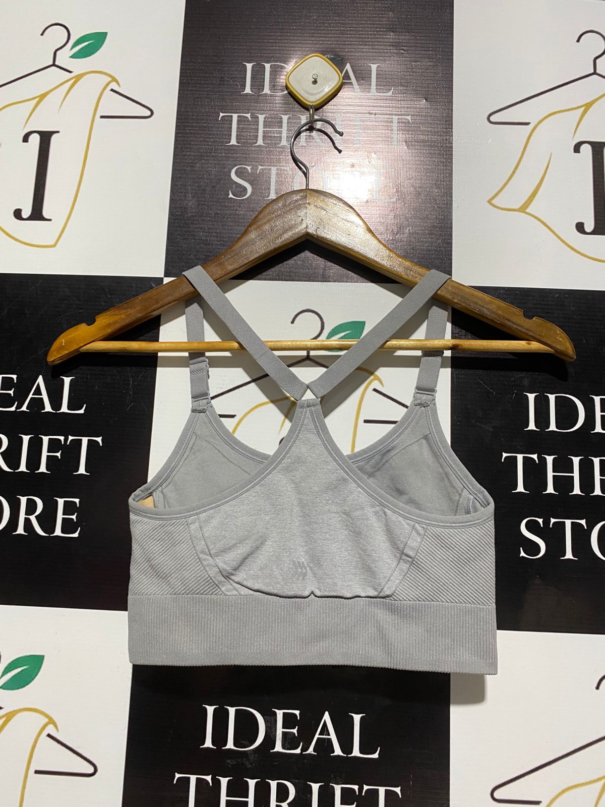 LIGHT GREY SEAMLESS ADJUSTABLE STRAP SPORTS BRA |L| BUST 12|