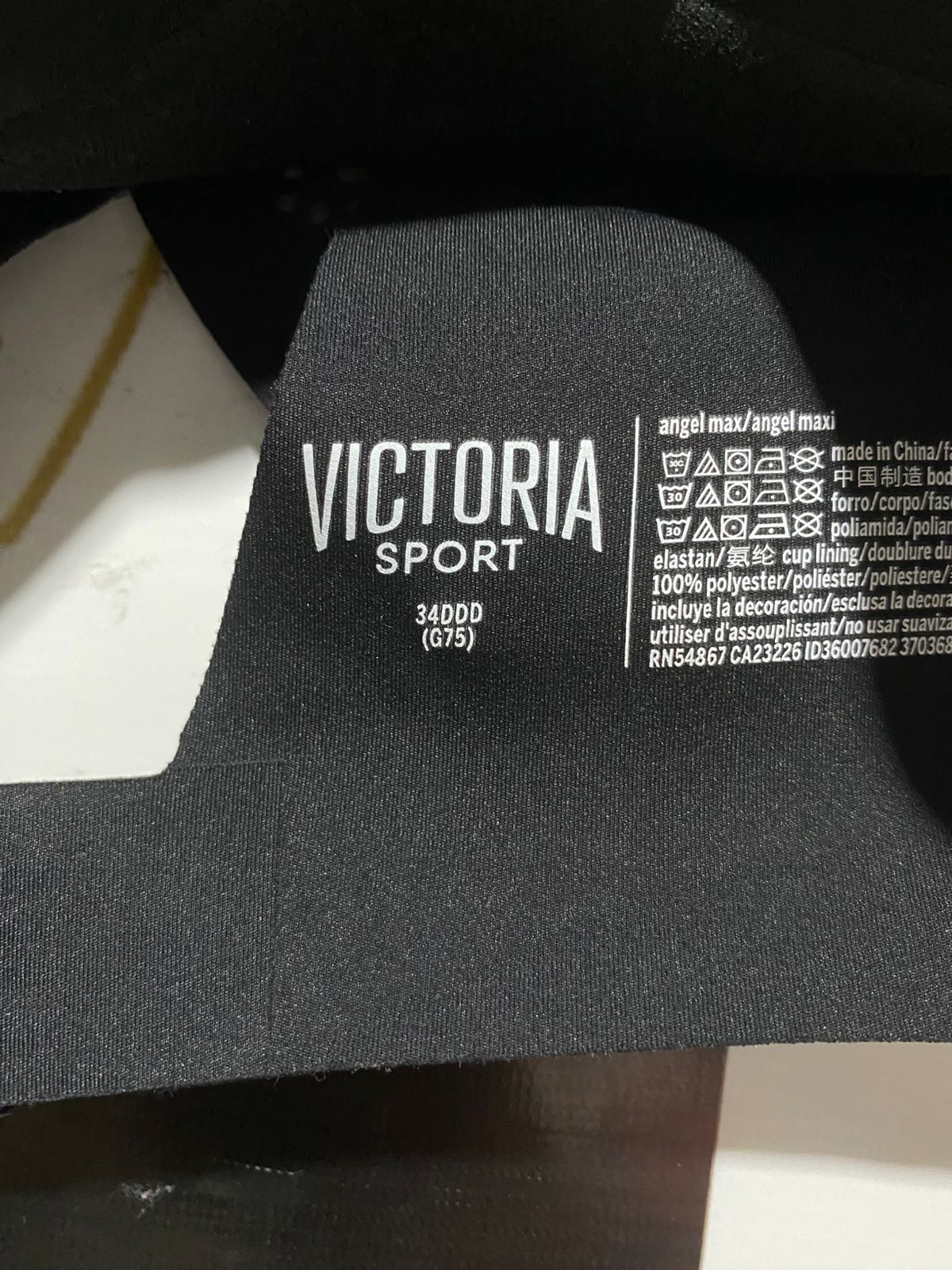 VICTORIA SPORT |L| BUST 14| SPORT BLACK SEAMLESS MOLDED CUP SPORTS BRA