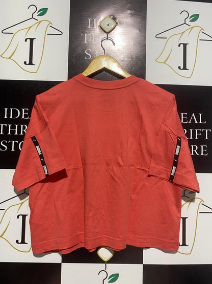 PUMA |L| BUST 22| BRANDED LOGO TAPE ON SLEEVES, CENTER CHEST LOGO, RIBBED CREW NECK