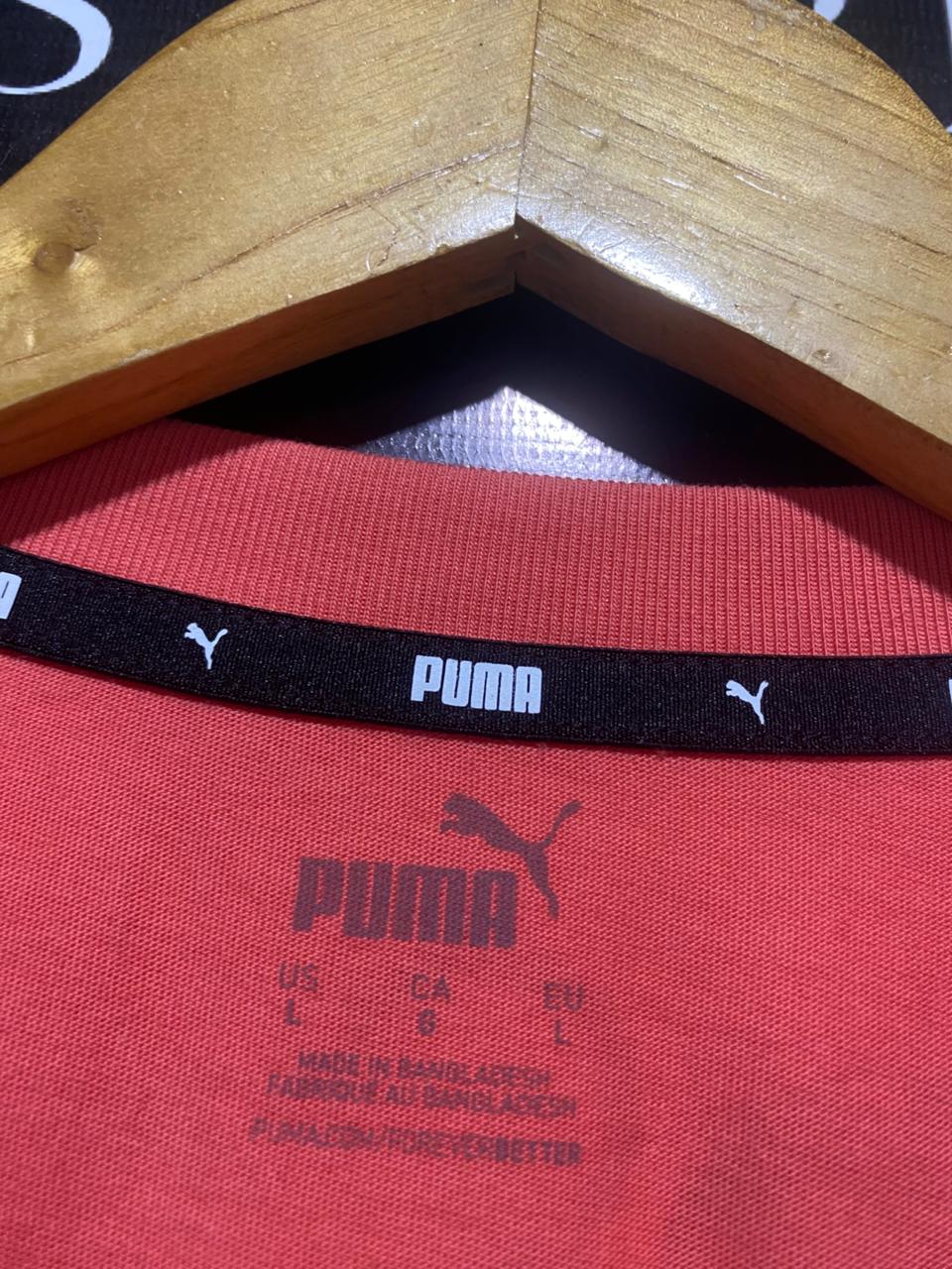 PUMA |L| BUST 22| BRANDED LOGO TAPE ON SLEEVES, CENTER CHEST LOGO, RIBBED CREW NECK