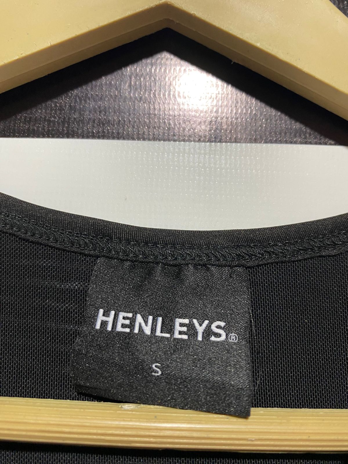 HENLEYS |S| BUST 13| HENLEYS SPORTSWEAR BLACK RACERBACK CROP TOP