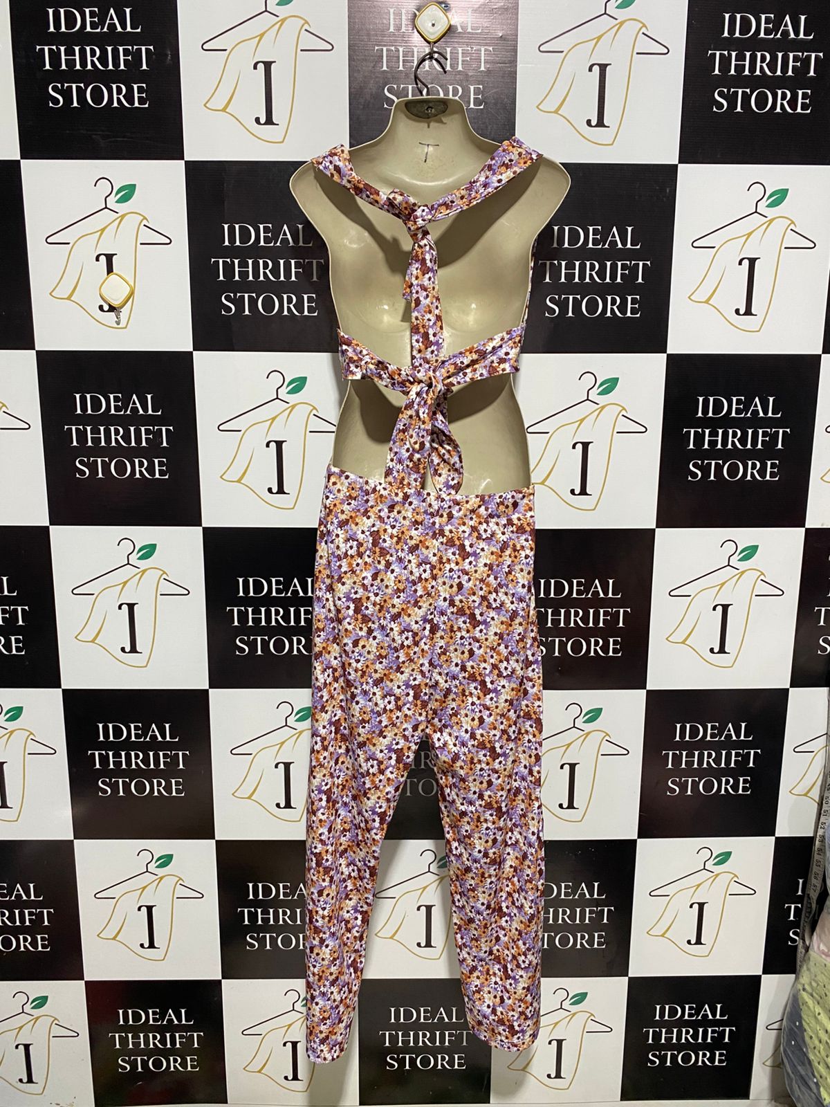 SHEIN |M| VINTAGE FLORAL PRINT TWO-PIECE SET WITH V-NECK CROP TOP AND MATCHING WIDE-LEG TROUSERS