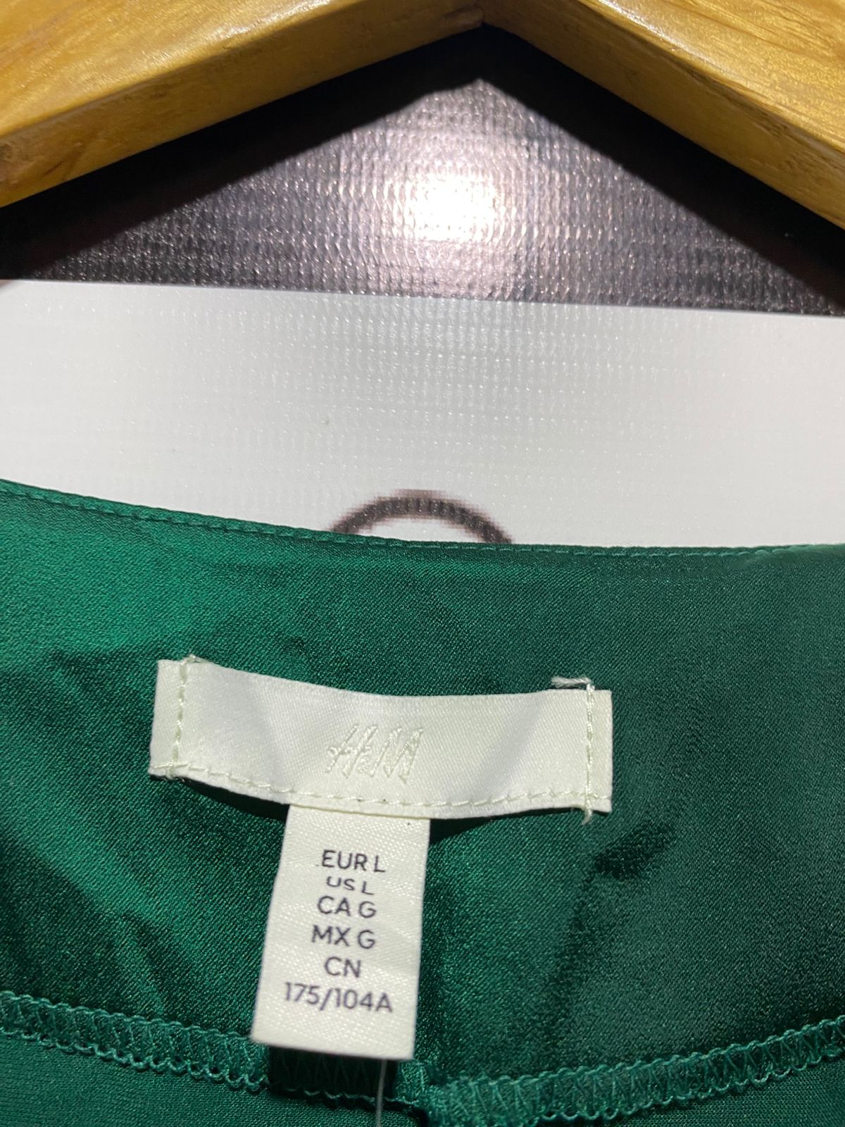 H&M |L| BUST 25| EMERALD GREEN SATIN V-NECK MINI DRESS