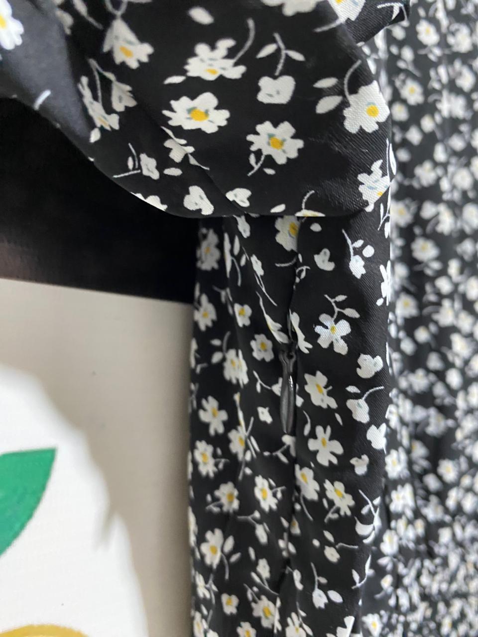 JNJL |L| BUST 18| C6| SHORT SLEEVE BLACK AND WHITE FLORAL MIDI DRESS