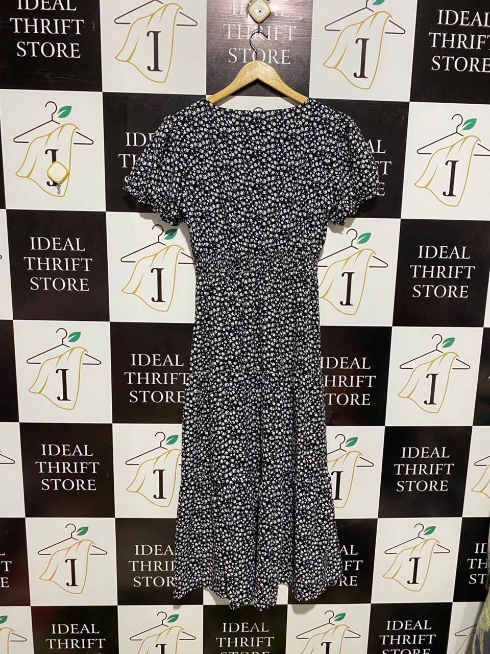 JNJL |L| BUST 18| C6| SHORT SLEEVE BLACK AND WHITE FLORAL MIDI DRESS