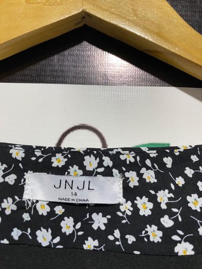 JNJL |L| BUST 18| C6| SHORT SLEEVE BLACK AND WHITE FLORAL MIDI DRESS