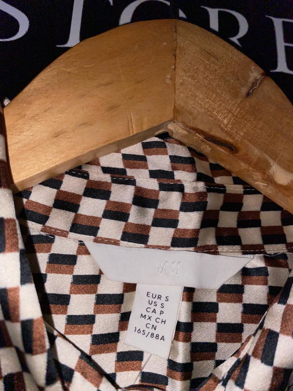 H&M |M| BUST 19| VINTAGE-STYLE GEOMETRIC PRINT SATIN SHIRT