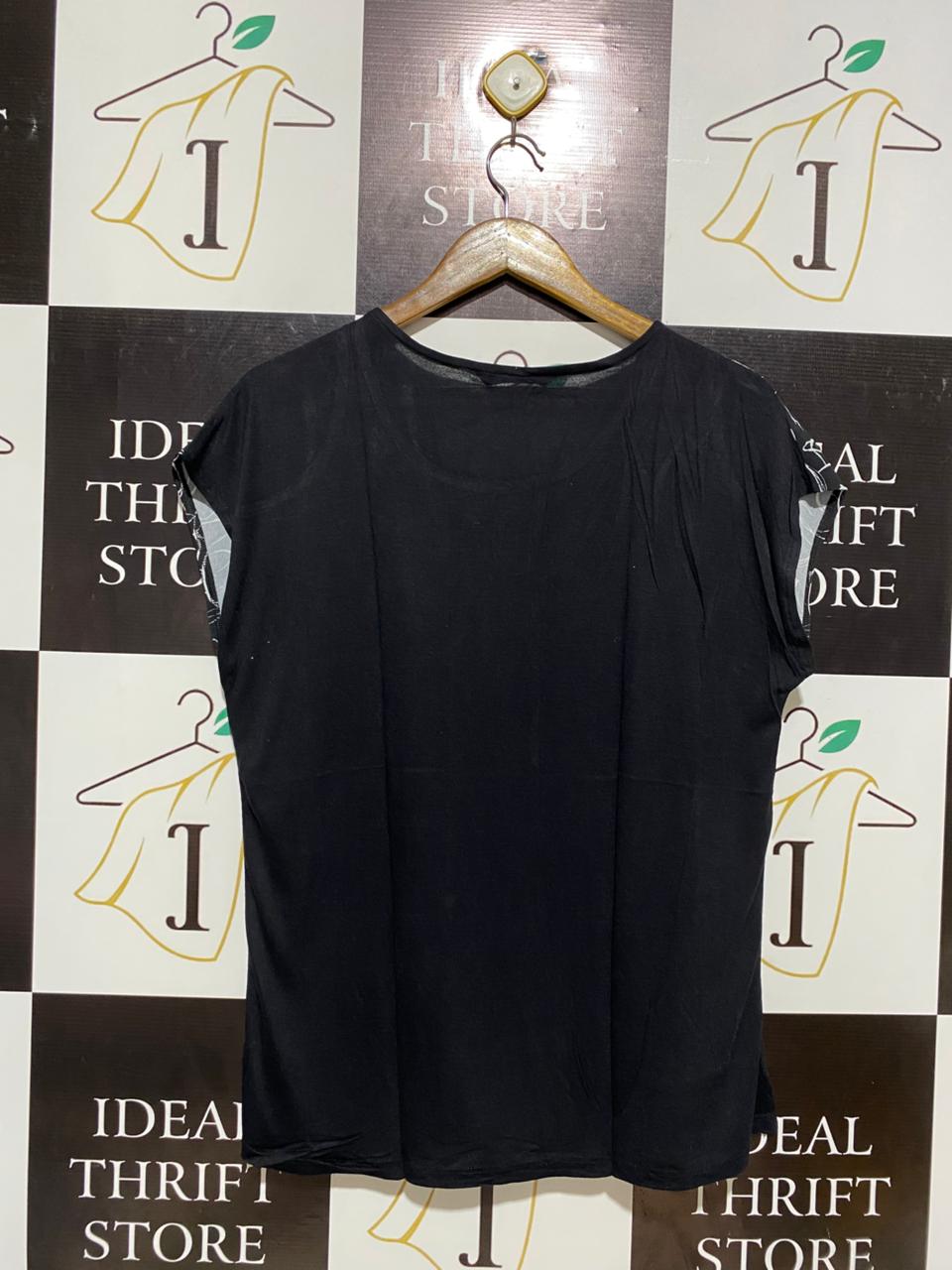 TU WOMAN |L| BUST 20| BLACK AND WHITE ABSTRACT LINE ART SHORT SLEEVE TOP