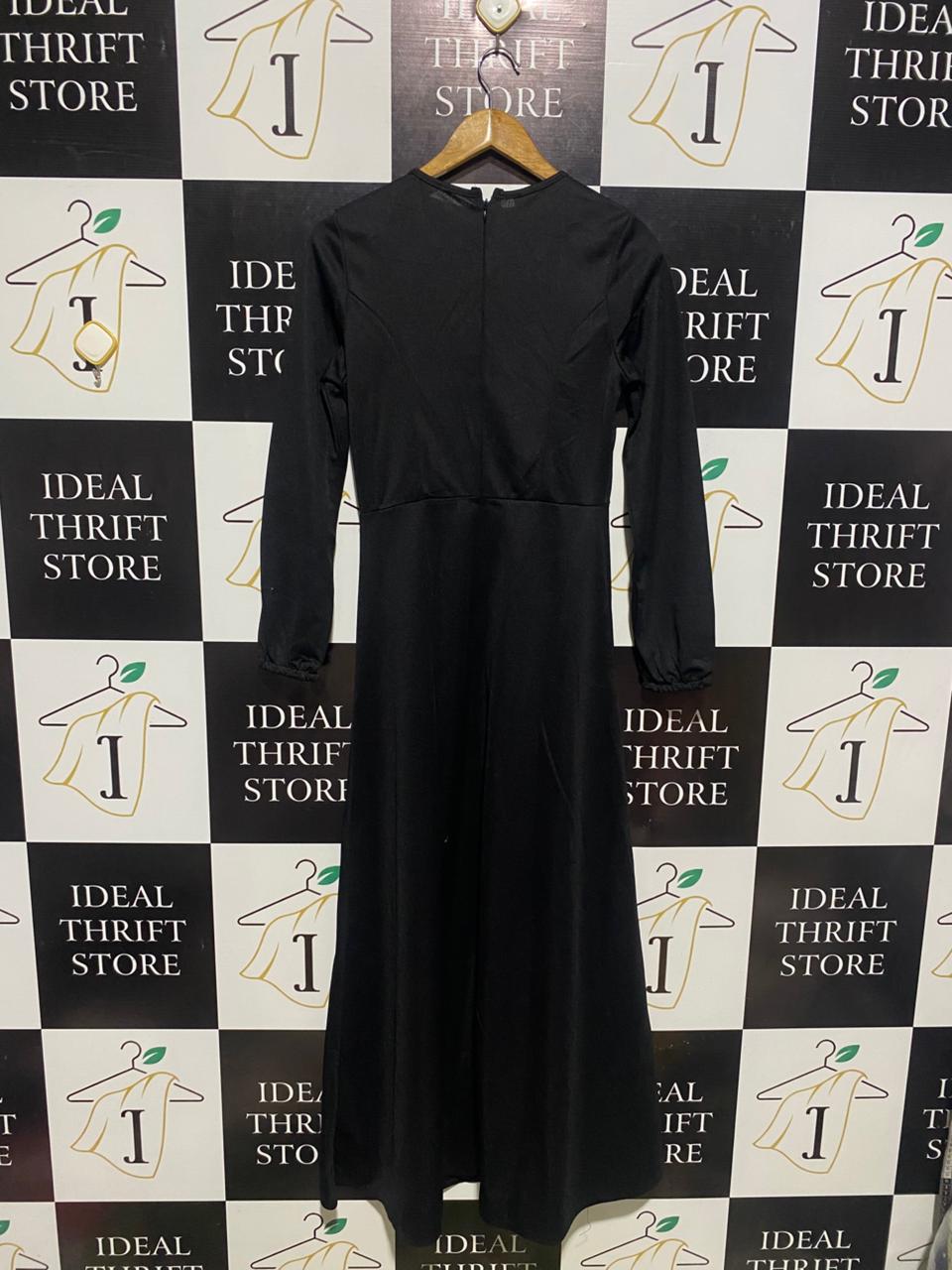 MISS CAZIBE |M| BUST 16| ELEGANT TAYLORY CLASSIC BLACK MAXI DRESS