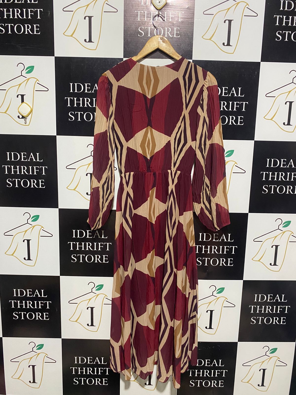 BLUE VANILLA |S/M| BUST 17| BASIC BURGUNDY GEOMETRIC PRINT WRAP DRESS