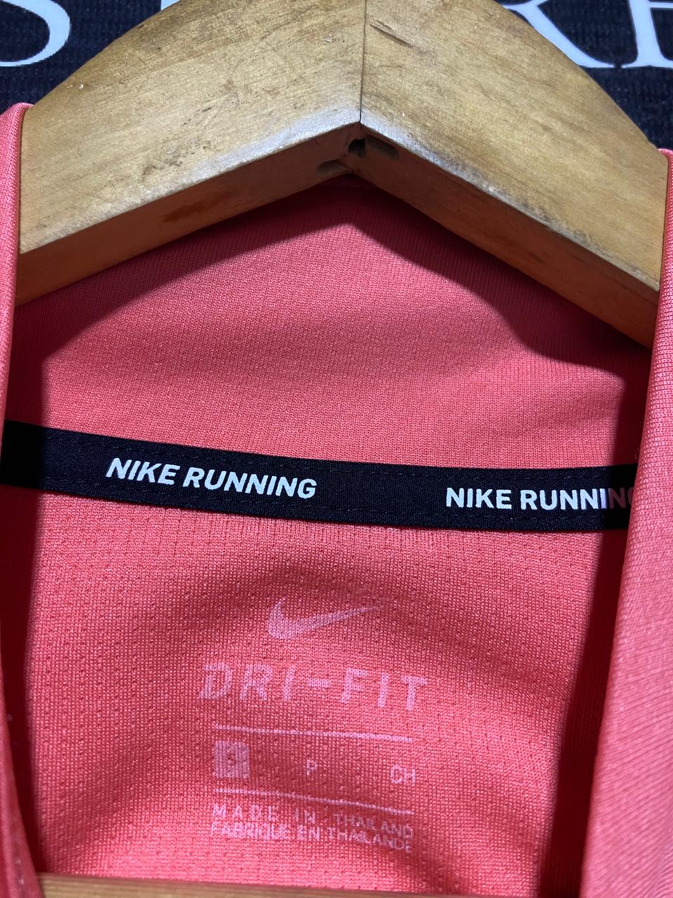 NIKE |L| BUST 20| C1|  WOMEN’S LONG SLEEVE 1/4 ZIP RUNNING TOP