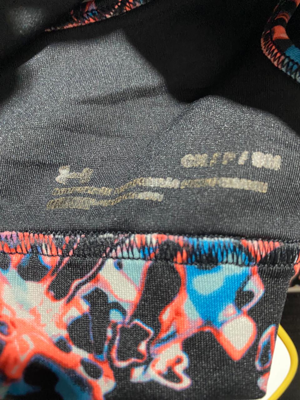 UNDER ARMOUR |S| BUST 12| MULTICOLOR ABSTRACT PRINT SPORTS BRA WITH CRISS-CROSS BACK